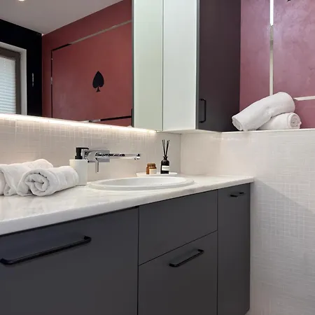 Waterlane Krolowa Kier I 2 Sypialnie I 3 Lazienki I Basen - Comfy Apartamento *
